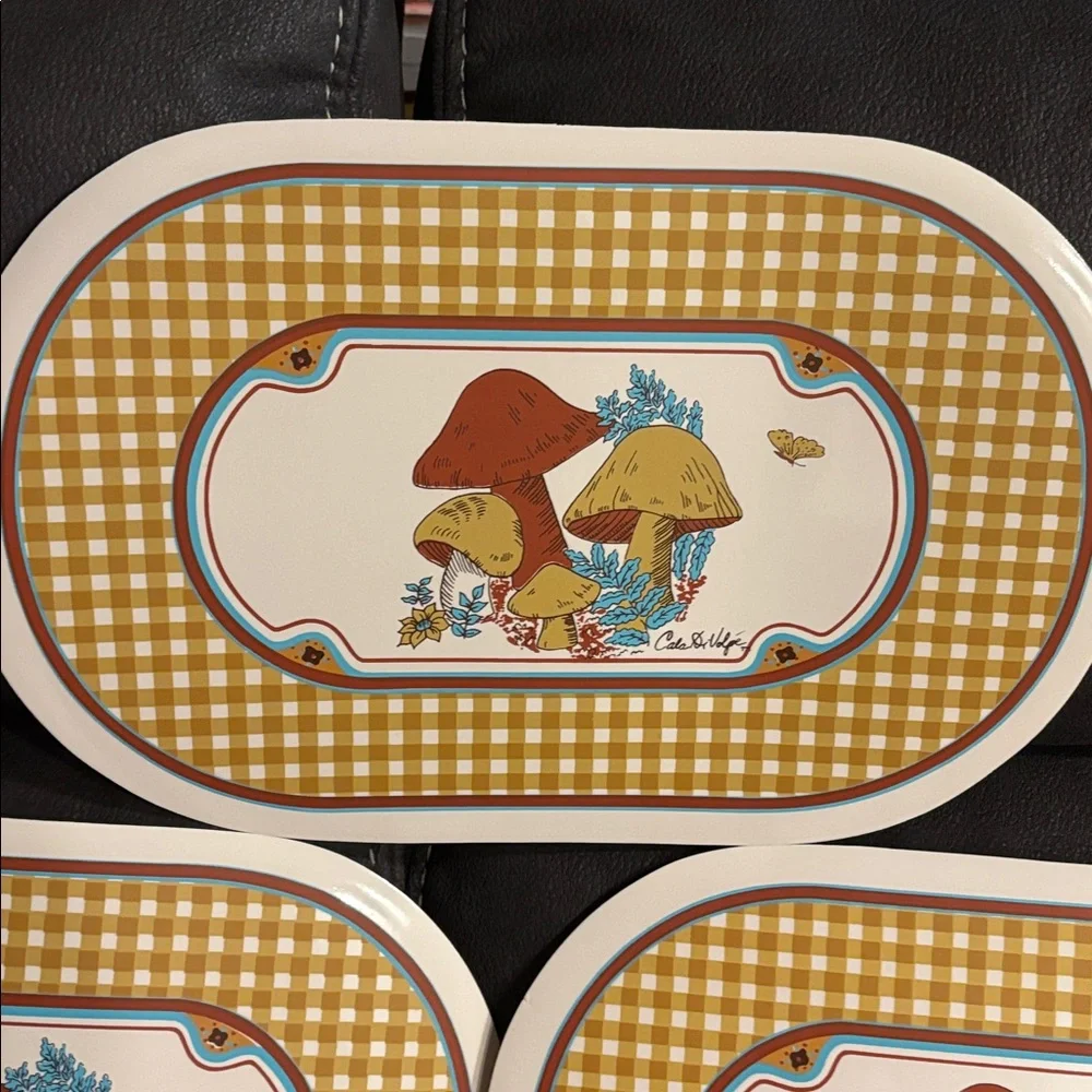 Great Condition Vintage Cala Di Volpe Vinyl Oval Foam Placemats Mushroom Set /6